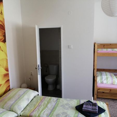 U Ladi Lägenhet Bulhary Exteriör bild