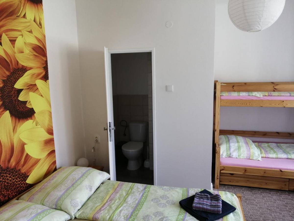 U Ladi Lägenhet Bulhary Exteriör bild