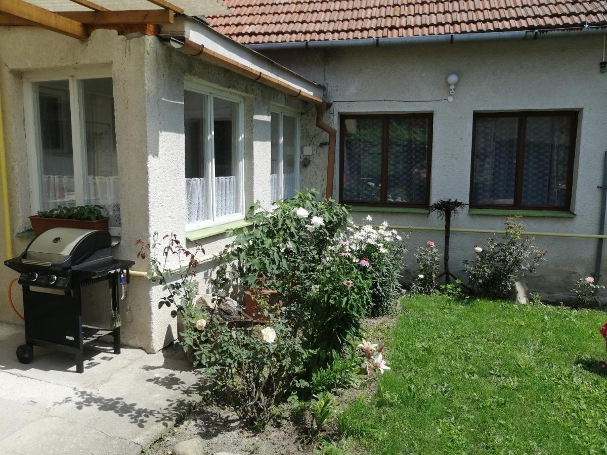 U Ladi Lägenhet Bulhary Exteriör bild
