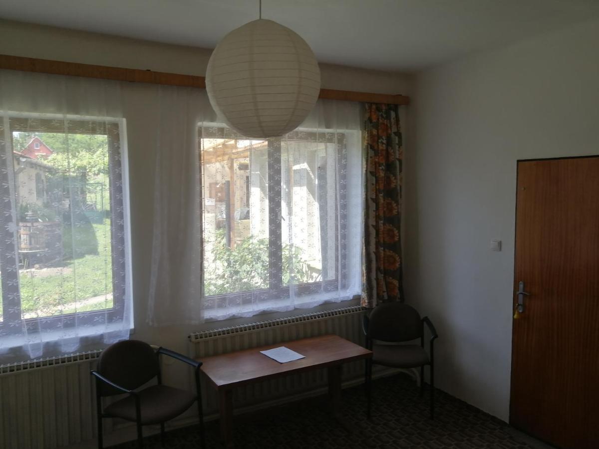 U Ladi Lägenhet Bulhary Exteriör bild