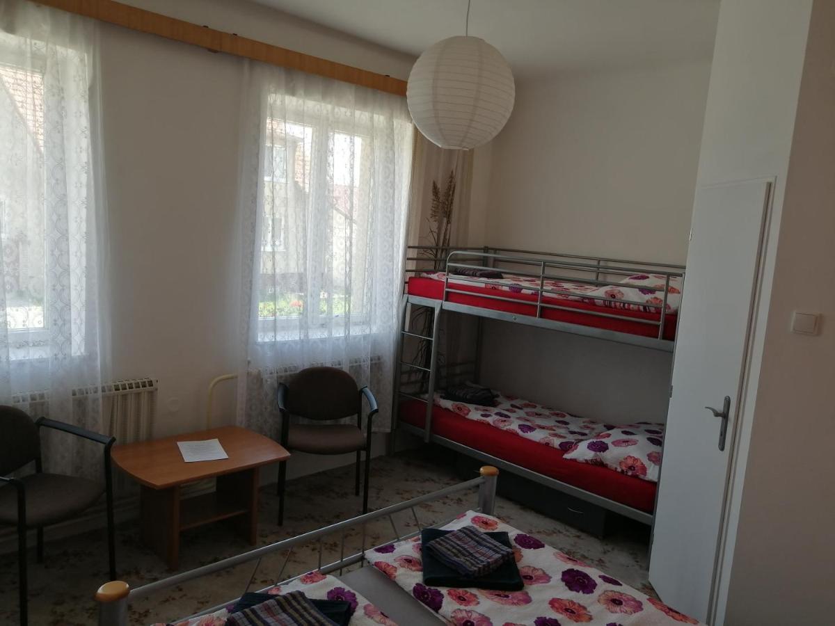U Ladi Lägenhet Bulhary Exteriör bild