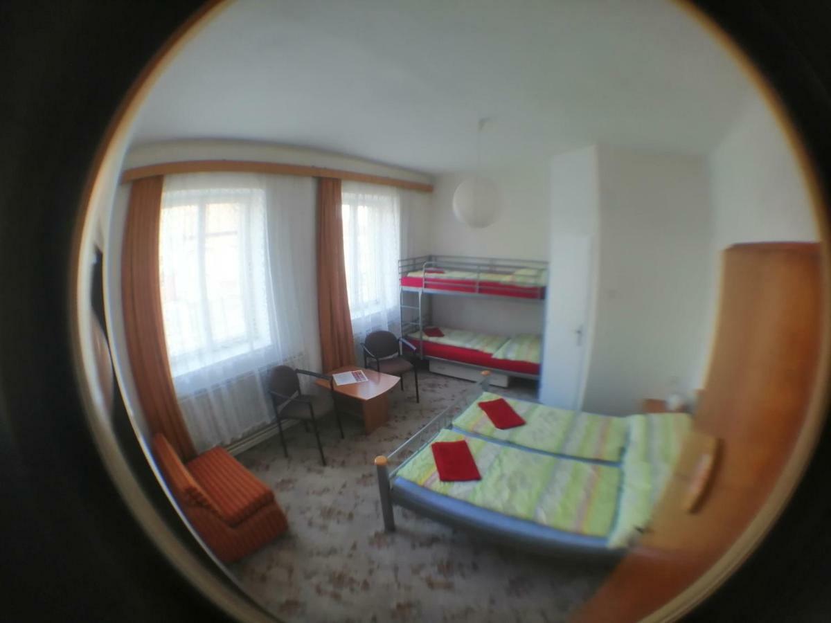 U Ladi Lägenhet Bulhary Exteriör bild